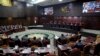 Para hakim memimpin sidang perselisihan sengketa pemilihan umum untuk pilpres 2024 di Mahkamah Konstitusi, Jakarta, Senin, 22 April 2024. (Foto: Dita Alangkara/AP Photo)