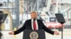 Presiden Donald Trump di Southwest Iowa Renewable Energy, produsen ethanol di Council Bluffs, Iowa, 11 Juni 2019. (Foto: dok).