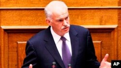 希臘總理帕潘德里歐星期三贏得了關鍵性的議會信任投票。