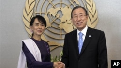 ၂၀၁၂ တုန်းက နိုင်ငံတော်အတိုင်ပင်ခံ ဒေါ်အောင်ဆန်းစုကြည်နှင့် ကုလသမဂ္ဂ အတွင်းရေးမှူးချုပ် တို့တွေ့ဆုံစဉ်