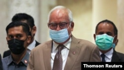 Mantan Perdana Menteri Malaysia Najib Razak tiba di Pengadilan Banding di Putrajaya. (Foto: Reuters)