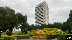 Gedung parlemen majelis rendah Malaysia terlihat di Kuala Lumpur, Malaysia. Pemerintah Malaysia mengumumkan Senin, 5 Juli 2021 bahwa Parlemen akan dilanjutkan kembali pada 26 Juli. (Foto: AP)