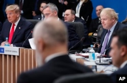 ARHIVA - Tadašnji predsednik Donald Tramp, bivši generalni sekretar NATO-a Jens Stoltenberg, kao i bivši britanski premijer Boris Džonson, na samitu lidera NATO-a 2019. godine