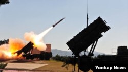 16일 한국 대천 대공사격장에서 열린 '방공유도탄 실사격 대회'에서 패트리엇 미사일이 발사되고 있다.