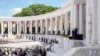 美国总统拜登在阵亡将士纪念日在阿灵顿国家公墓发表讲话。(2021年5月31日)