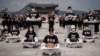 Para aktivis perlindungan hak-hak binatang 'Animal Liberation Wave' dan 'Last Chance for Animals' menunjukkan bangkai anak anjing yang diambil dari peternakan anjing dalam demo menentang perdagangan daging anjing di Seoul, Korea Selatan, 17 Juli 2018. (Foto: AFP)