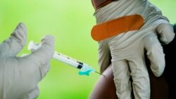 Covid-19: Receio de nova vaga leva Maputo a encerrar praias e acelerar a vacinação