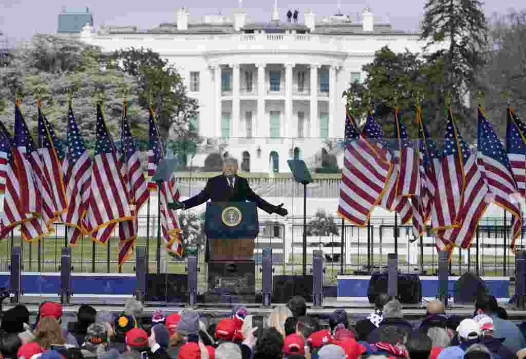Presidente Donald Trump faz comício contra a confirmação dos votos do colégio eleitoral a ter lugar no capitólio, em Washington DC, 6 de Janeiro 2021