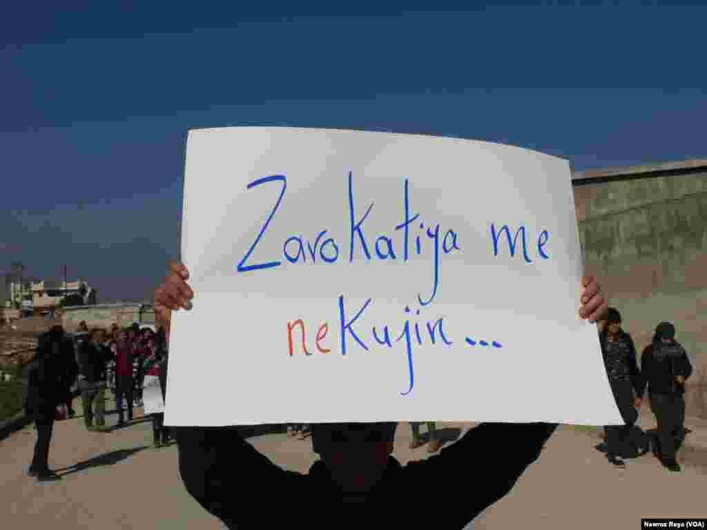 Xwepêşandan Zarokên Efrînê li Hember Navenda Rûsî