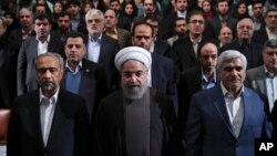 حسن روحانی خوشبین است با توافق هسته‌ای و اثرات آن دوباره در انتخابات سال آینده موفق شود. 