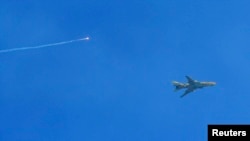 在大马士革附近上空的叙利亚空军战斗机