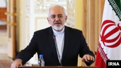 محمدجواد ظریف وزیر امور خارجه ایران از تایید یا رد آزمایش موشکی جدید ایران خودداری کرد. 