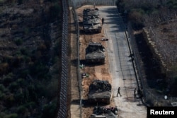 Tentara Israel dikerahkan dekat "zona penyangga" gencatan senjata antara Suriah dan Dataran Tinggi Golan yang diduduki Israel, Senin 9 Desember 2024.