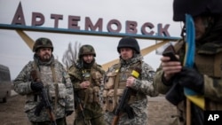 Ukrainian servicemen in eastern Ukraine, March 3, 2015.