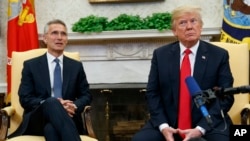 NATO မဟာမိတ်အဖွဲ့ အတွင်းရေးမှုးချုပ် Jens Stoltenberg နဲ့ သမ္မတရဲ့ Oval ရုံးခန်းတွင်း သတင်းစာရှင်းလင်းပွဲ ( မေ ၁၇-၂၀၁၈)