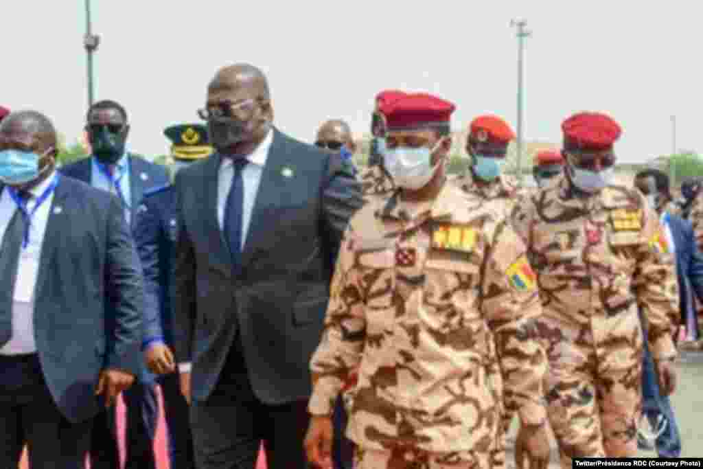 Président ayambi molongani ya nkondo président Idriss Deby Itno na matanga na N'Djamena, Tchad, 23 avril 2021. (Twitter/Présidence RDC)