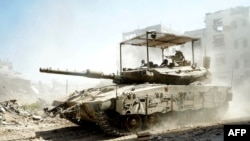 Fotografi e publikuar nga ushtria izraelite më 1 korrik, 2024, tregon një tank izraelit gjatë operacionit në Gazë/Ushtria izraelite përmes AFP 