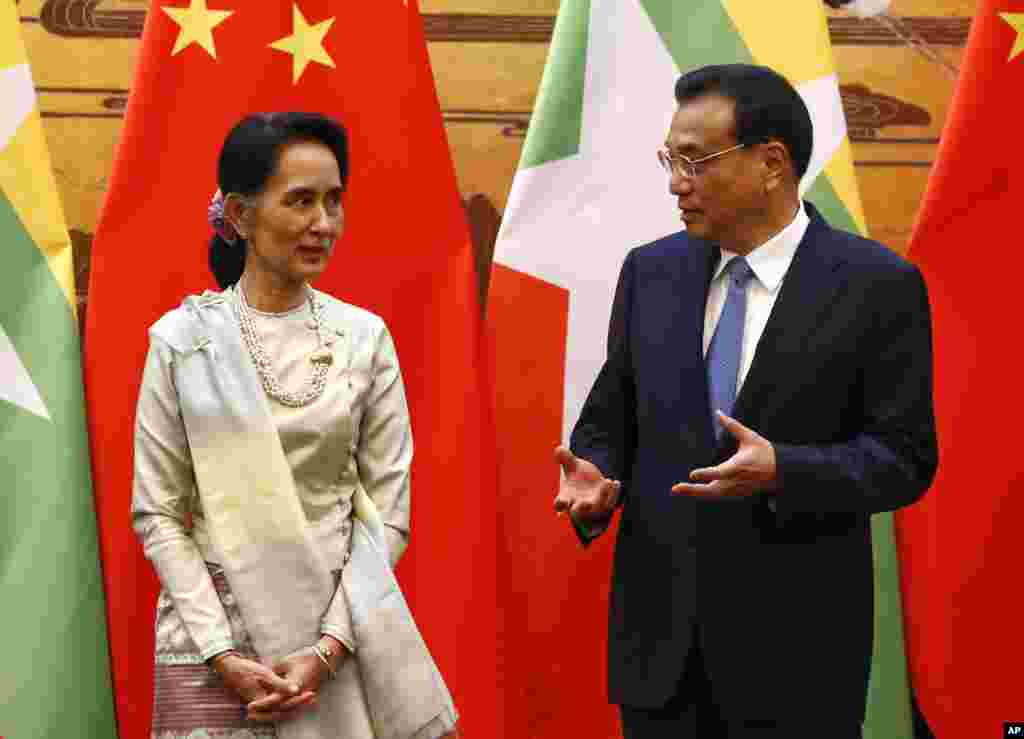 နိုင်ငံတော်အတိုင်ပင်ခံပုဂ္ဂိုလ် ဒေါ်အောင်ဆန်းစုကြည်နဲ့ တရုတ်ဝန်ကြီးချုပ် လီခချန်း