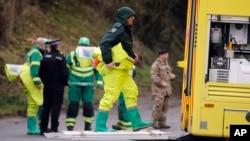 Military forces work on a van in Winterslow, England, March 12, 2018, as investigations continue into the nerve-agent poisoning of Russian ex-spy Sergei Skripal and his daughter, Yulia, in Salisbury, England, on March 4, 2018. 