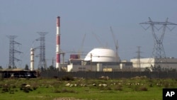 Reaktor pembangkit listri tenaga nuklir Iran di Bushehr, Iran, 27 Februari 2005. (Foto: Vahid Salemi/AP Photo)