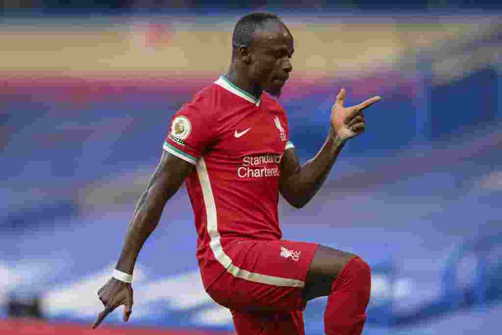 Sadio Mane, ya Liverpool azongeli ba entrainements nsima na komikanga na ndako mpo na COVID-19. Azwamaki na virus o'libandela lya sanza ya octobre.
