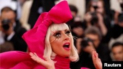 Lady Gaga saat menghadiri "Met Gala" di New York, 6 Mei 2019. (Foto: dok).