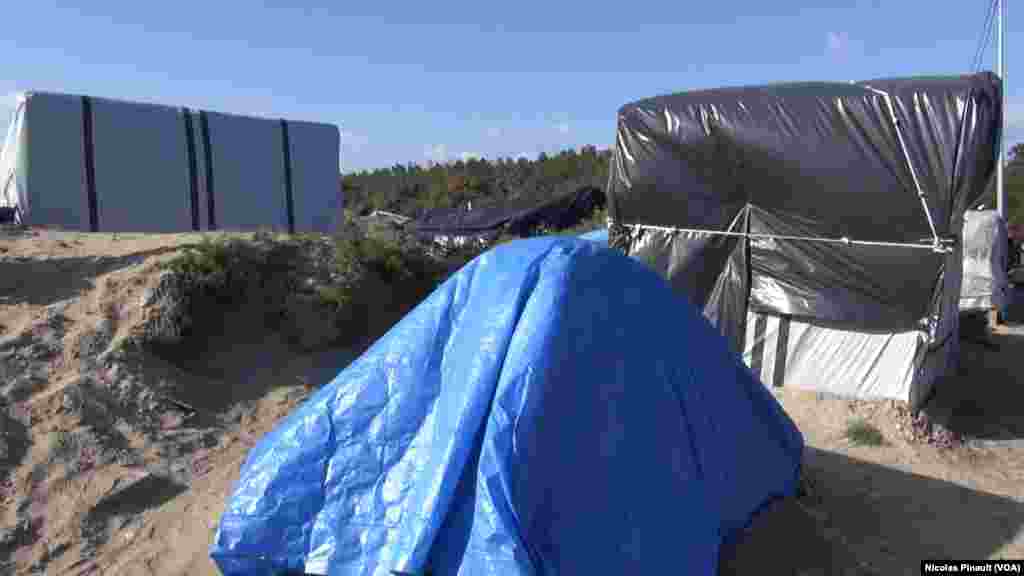 The "Jungle" in Calais, France (Nicolas PInault/VOA)