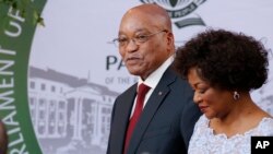 Presidente Jacob Zuma e a presidente do parlamento, Beleka Mbete. 