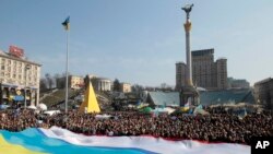 3月23日，人们在基辅的独立广场举行支持乌克兰领土完整的集会