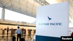 香港機場的國泰航空公司登記櫃檯 (資料照)