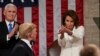 Rais Donald Trump amgeukia Spika Pelosi wakati akitoa hotuba yake ya juu ya hali ya Taifa Marekani