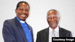 Reverend Kenneth Mtata vane vaimbove mutungamiri weSouth Africa, VaThabo Mbeki