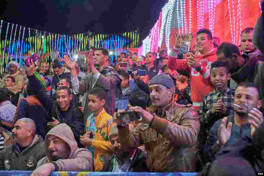 Before the sun's rays reach the inner sanctuary, national and international tourists gather to celebrate with a night-long festival, watching local and international traditional dance shows. (Hamada Elrasam/VOA)