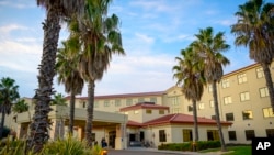 Amerikanci evakuisani zbog koronavirusa stavljeni su u dvonedeljni karantin u hotelu Vestvind In u vazduhoplovnoj bazi Trevis. 