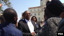 USikhwicamfundo Welshman Ncube ukhuluma lentathelizindaba ...