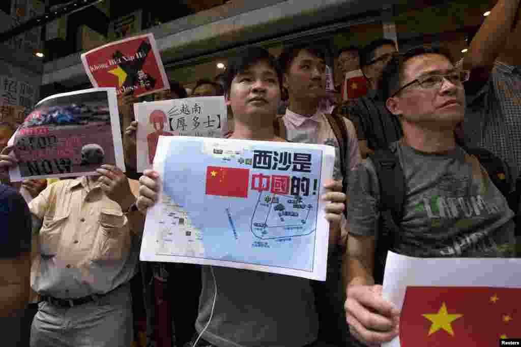 Anti-Vietnam protesters hold posters with slogans and a map of the South China Sea during a protest defending China's territorial claim and condemning Vietnam's anti-Chinese protests, in Hong Kong, May 19, 2014.