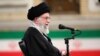 خامنه‌ای: تشویق جوانان به ترک کشور خیانت است