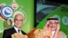  فرانتس بکن باوئر رئیس کمیته سازماندهی جام جهانی ۲۰۰۶ آلمان و رئیس فدراسیون فوتبال عربستان سعودی، سلطان بن فهد در مراسم معرفی نماد جام جهانی ۲۰۰۶ در ریاض