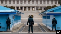 미국과 북한이 16일 판문점에서 미군 유해 송환 문제를 논의하기 위해 영관급 실무회담을 개최했다. 