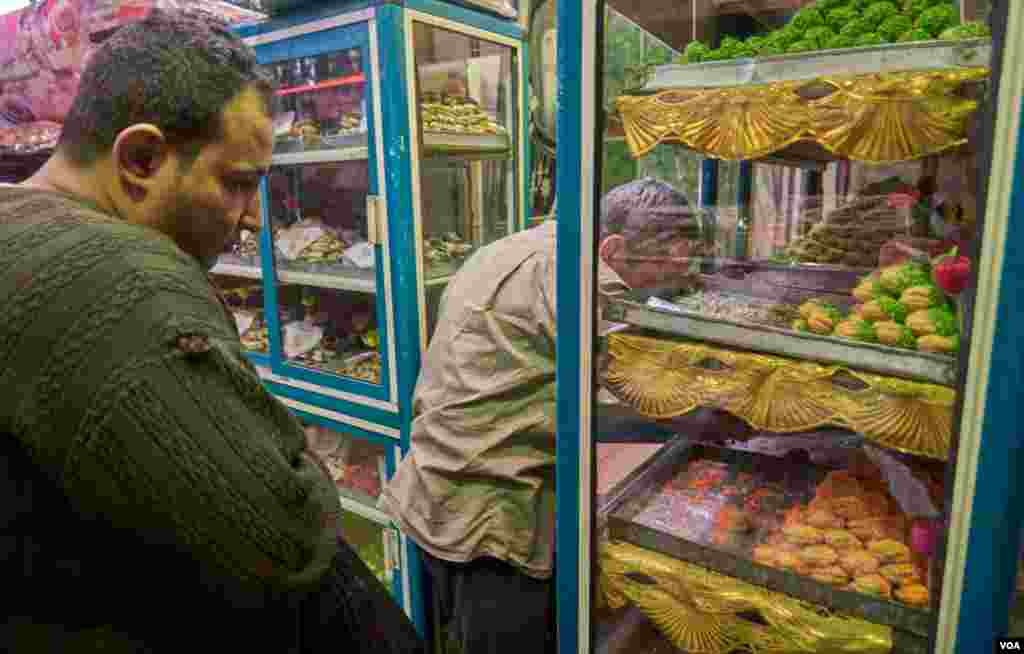 Cookies are part of a long Egyptian tradition on feast days. (Hamada Elrasam/VOA)