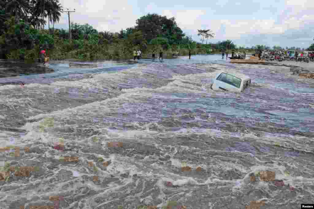 Vast stretches of Nigeria were hit by floods. Flood waters submerge a vehicle in the Patani community in Nigeria's Delta State, October 2012.