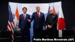 美國總統特朗普（中）、印度總理莫迪（右）和日本首相安倍晉三在阿根廷首都布宜諾斯艾利斯舉行會面。 （2018年11月30日）