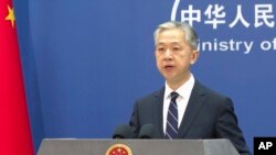 Juru bicara Kementerian Luar Negeri China, Wang Wenbin, dalam konferensi pers di Kementerian Luar Negeri China di Beijing, 16 Juni 2023. (AP/Liu Zheng)