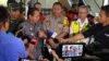 Gubernur Sulawesi Tengah Longki Djanggola memberikan keterangan Pers mengenai masa transisi Darurat Menuju Pemulihan pasca bencana alam di Sulawesi Tengah (Foto: VOA/Yoanes Litha)