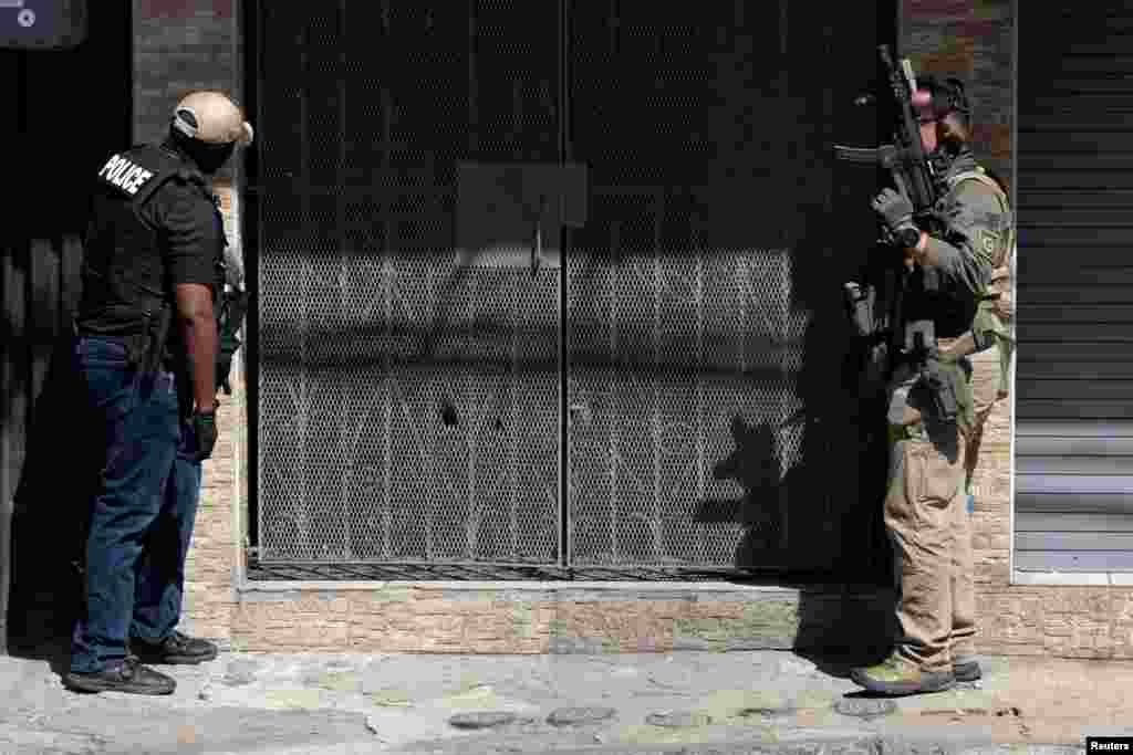 Agents with Homeland Security Investigations (HSI) conduct a search for undocumented migrants in San Juan, Puerto Rico, Jan. 26, 2025.
