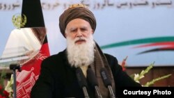 آقای سیاف می‌گوید که کشورهای منطقه باید از مداخله در امور افغانستان خودداری کنند